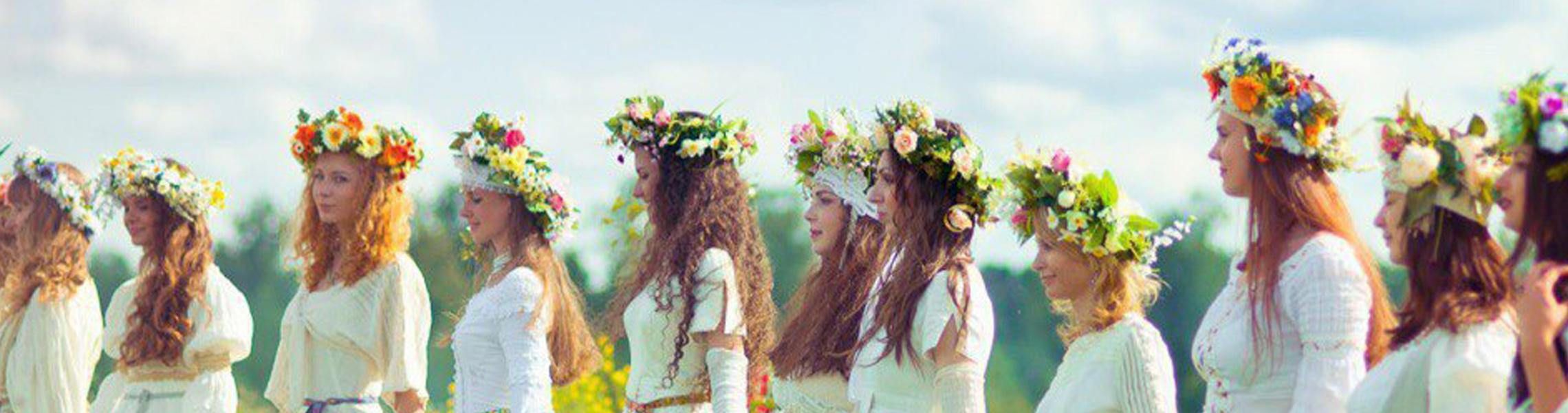 наряд на ивана купала. женский круг силы. фотосессия женский круг. женский круг песня. славянский наряд ивана купала.