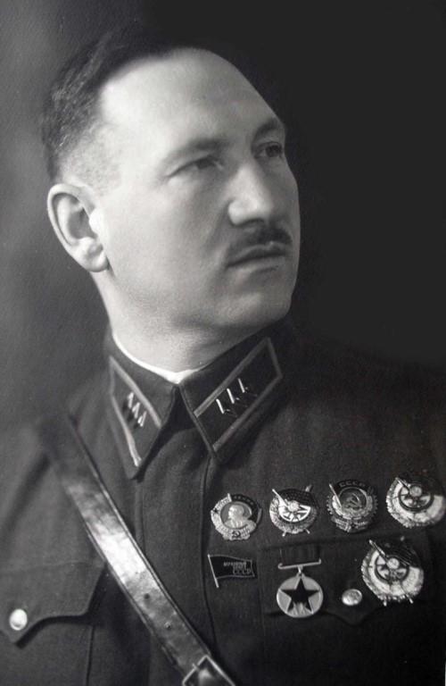 Генерал Михаил Ефремов.jpg
